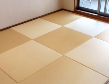 ライトイエロー