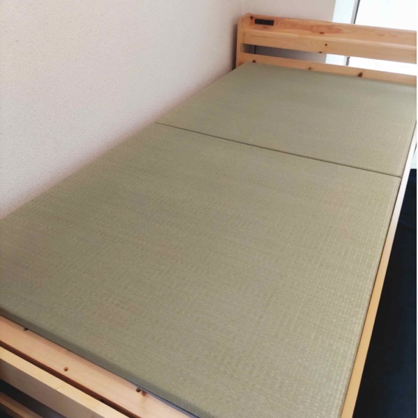 DIYで製作したベッドに畳をオーダー